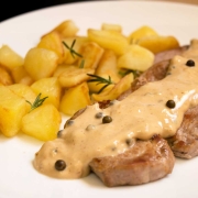 Tabla de solomillo a la pimienta con patatas Restaurante la Esquina del Val Alcalá de Henares